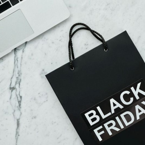 Black Friday 2024: 57% dintre români intenționează să facă achiziții, cu un buget estimat de 1,2 miliarde de euro