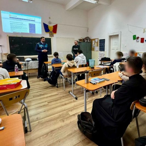 Activități educative desfășurate de polițiști la Colegiul Național &quot;Mihai Viteazul&quot; din Sfântu Gheorghe