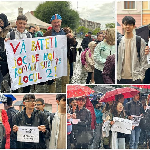 Protest în fața Primăriei din Sfântu Gheorghe pentru dreptul la educație