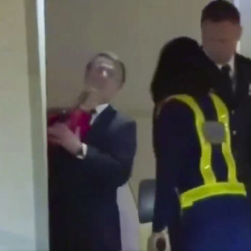 Emmanuel Macron clarifică incidentul de la Hanoi ca fiind o glumă