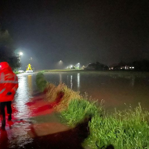 Noapte de foc în județul Covasna, evacuări din cauza riscului de inundații