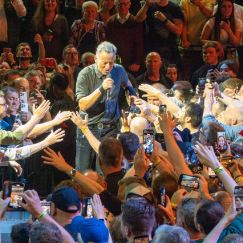 Bruce Springsteen critică din nou pe Donald Trump la concertul din Franța