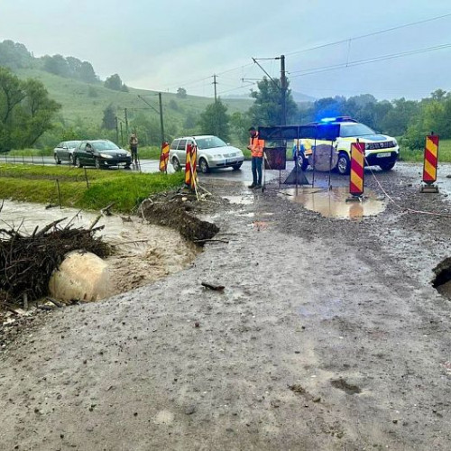 Intervenții ale polițiștilor covăsneni din cauza ploilor torențiale