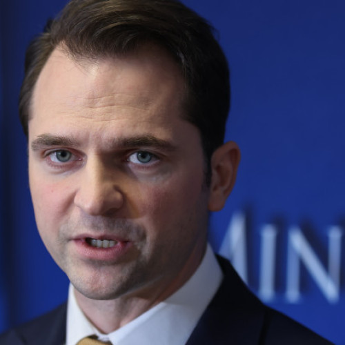 Ministrul Energiei, Sebastian Burduja, asigură românii că facturile la energie nu vor &quot;exploda&quot; după liberalizarea pieței, care va începe pe 1 iulie, potrivit unui mesaj postat pe Facebook și citat de digi24.ro. El menționează că românii vulnerabili vor fi protejați în continuare și că setările privind cookie-urile nu permit afișarea anumitor conținuturi, dar asigură că situația facturilor va fi una stabilă.