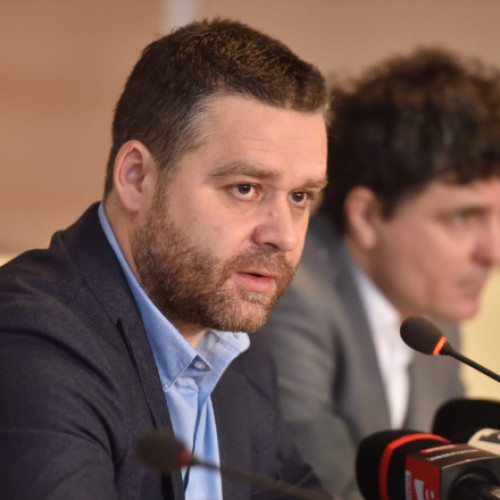 Ciprian Ciucu, primarul Sectorului 6, nu a exclus încă o candidatură la Primăria Capitalei, dar afirmă că decizia va fi luată după discuții în interiorul Partidului Național Liberal (PNL), după formarea noului Guvern, potrivit digi24.ro. El a menționat că „nu vrem să punem carul înaintea boilor” și că momentan nu există o discuție clară pe această temă. „Vom avea această discuție în cadrul PNL după ce se va forma Guvernul. Am stabilit acest lucru cu domnul președinte”, a spus Ciucu, adăugând că prioritatea actuală este formarea Guvernului și stabilirea liniilor principale ale programului de guvernare.