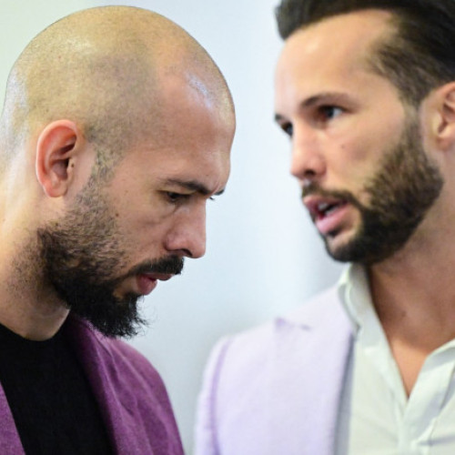 Andrew Tate și fratele său Tristan Tate vor reveni în Marea Britanie pentru a se apăra împotriva acuzațiilor aduse de autorități, potrivit unui comunicat al avocatului celor doi, Andrew Ford, citat de News.ro. Acesta susține că unele dintre acuzațiile formulate în România au fost retrase de procurori, iar odată ce procesul va fi încheiat în întregime, frații Tate vor veni în Regatul Unit pentru a face față acuzațiilor britanice.