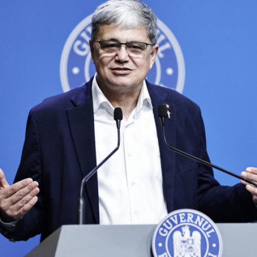 Comisia Europeană a aprobat plata a peste 1,27 miliarde de euro către România din cererea de plată numărul 3 a Planului Național de Redresare și Reziliență (PNRR), însă 869 milioane de euro rămân suspendate, potrivit declarațiilor ministrului Investițiilor și Proiectelor Europene, Marcel Bolos. Acesta a anunțat vineri la Palatul Victoria că termenul pentru soluționarea celor trei jaloane suspendate este 28 noiembrie 2025.