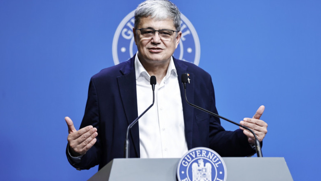 Comisia Europeană a aprobat plata a peste 1,27 miliarde de euro către România din cererea de plată numărul 3 a Planului Național de Redresare și Reziliență (PNRR), însă 869 milioane de euro rămân suspendate, potrivit declarațiilor ministrului Investițiilor și Proiectelor Europene, Marcel Bolos. Acesta a anunțat vineri la Palatul Victoria că termenul pentru soluționarea celor trei jaloane suspendate este 28 noiembrie 2025.
