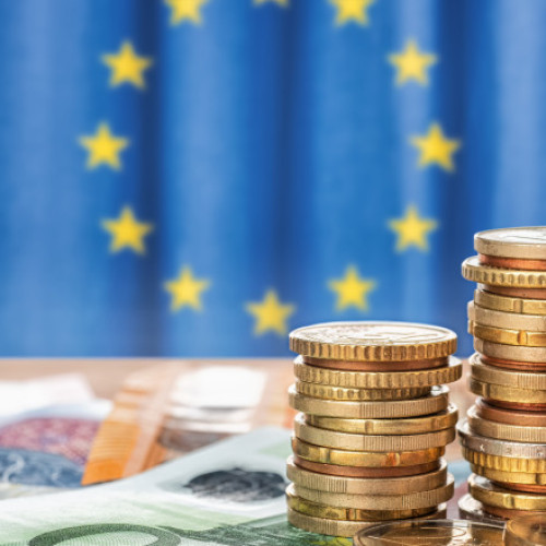 România a încheiat contracte în valoare de aproape 30 de miliarde de euro din fonduri europene, potrivit ministrului Proiectelor Europene, Marcel Bolos, citează digi24.ro. Ministerul a anunțat că țara noastră se află pe locul al doilea după Polonia în ceea ce privește valoarea proiectelor finanțate din fonduri de coeziune.