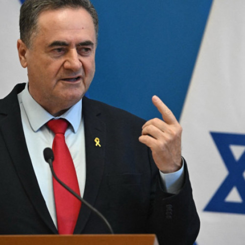 Ministrul israelian al Apărării, Israel Katz, a avertizat vineri gruparea palestiniană Hamas că, dacă nu acceptă termenii propunerii de armistitiu formulate de SUA, aceasta grupare &quot;va fi distrusă&quot;, potrivit agențiilor AFP și EFE, citate de Agerpres. Potrivit sursei, planul, elaborat de emisarul special al președintelui american Donald Trump, Steve Witkoff, prevede eliberarea în două etape a 10 ostatici de către Hamas și predarea cadavrelor a 18 ostatici decedați în urma operațiunilor militare, în schimbul unui armistițiu de 60 de zile. De asemenea, planul include și acordarea de ajutor umanitar în Fâșia Gaza, inclusiv din partea ONU și Semilunii Roșii.