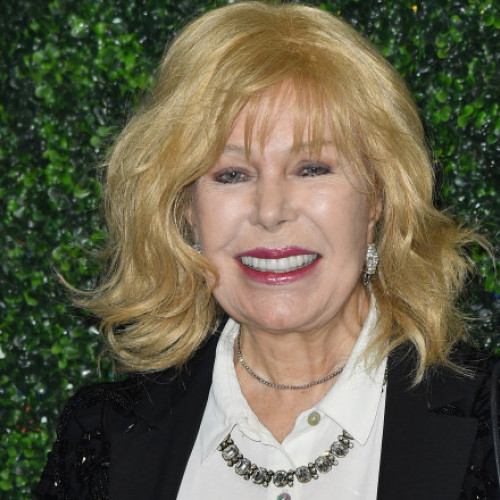 Loretta Swit, actriță premiată cu Emmy și cunoscută pentru rolul asistentei medicale Margaret „Hot Lips” Houlihan din serialul „MAS*H”, a încetat din viață vineri, la vârsta de 87 de ani. Potrivit agenților, actrița a murit la domiciliul său din New York, din cauze naturale, notează Digi24.ro. Swit a fost o figură emblematică a unuia dintre cele mai apreciate seriale din istoria televiziunii americane, în timp ce a jucat în peste 250 de episoade.