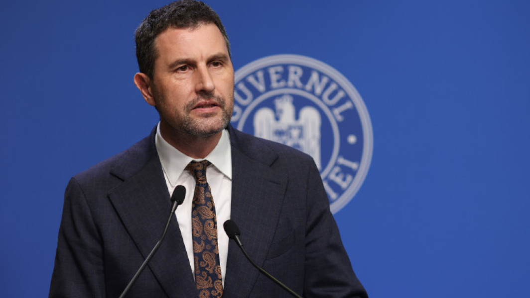 România va continua discuțiile cu Uniunea Europeană pentru a satisface ținta de deficit de 7%, anunță ministrul de Finanțe, Tánczos Barna. Potrivit acestuia, Comisia Europeană va decide miercuri, 4 iunie, dacă va propune suspendarea accesului țării noastre la fondurile europene. Tánczos Barna menționează că au avut discuții din ianuarie pentru a oferi toate detaliile solicitate, referitoare la măsuri, buget și impactul lor asupra țintei de deficit.