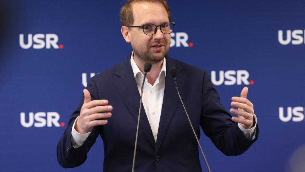 Dominic Fritz candidează pentru poziția de președinte al USR, anunță el în cadrul unui mesaj transmis intern, potrivit news.ro. Liderul interimar al partidului și primarul Timișoarei vrea să transforme USR dintr-un partid de nișă, concentrat pe urbanul mare, într-o forță importantă în politică, capabilă să câștige alegeri la nivel național.