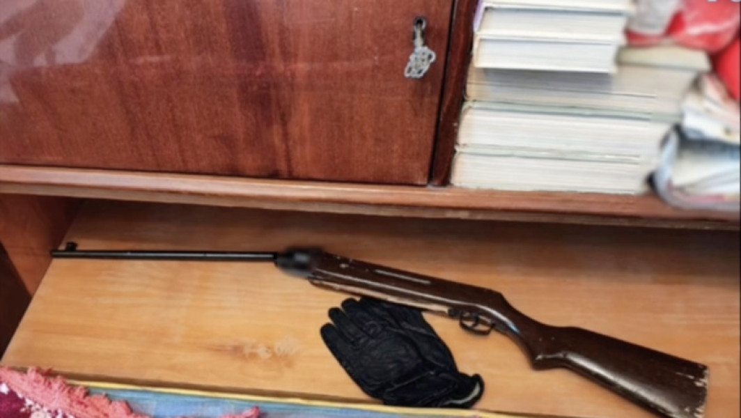 Percheziții la București într-un dosar cu arme și muniții