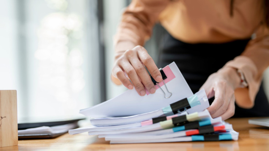 Absolvenții promoției 2025 se pot înregistra în evidențele Agenției Municipale pentru Ocuparea Forței de Muncă din București în termen de 60 de zile de la absolvire, ca persoane aflate în căutarea unui loc de muncă, potrivit unui comunicat al AMOFM citat de digi24.ro.