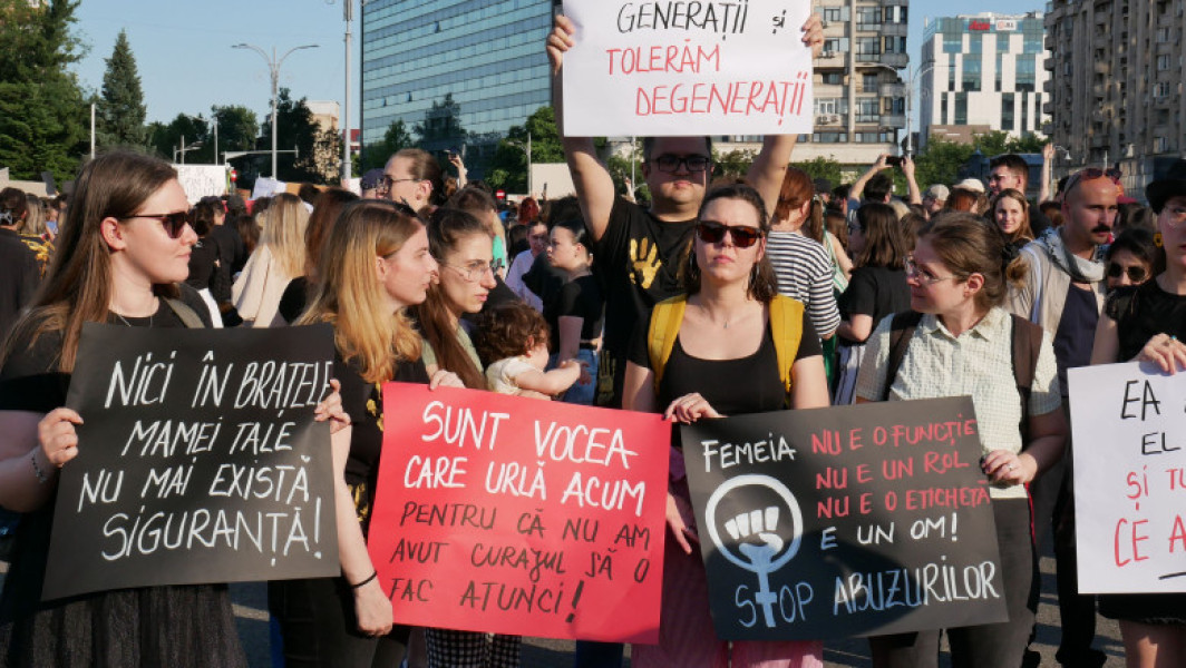 Protest în Piața Victoriei pentru protejarea femeilor din România
