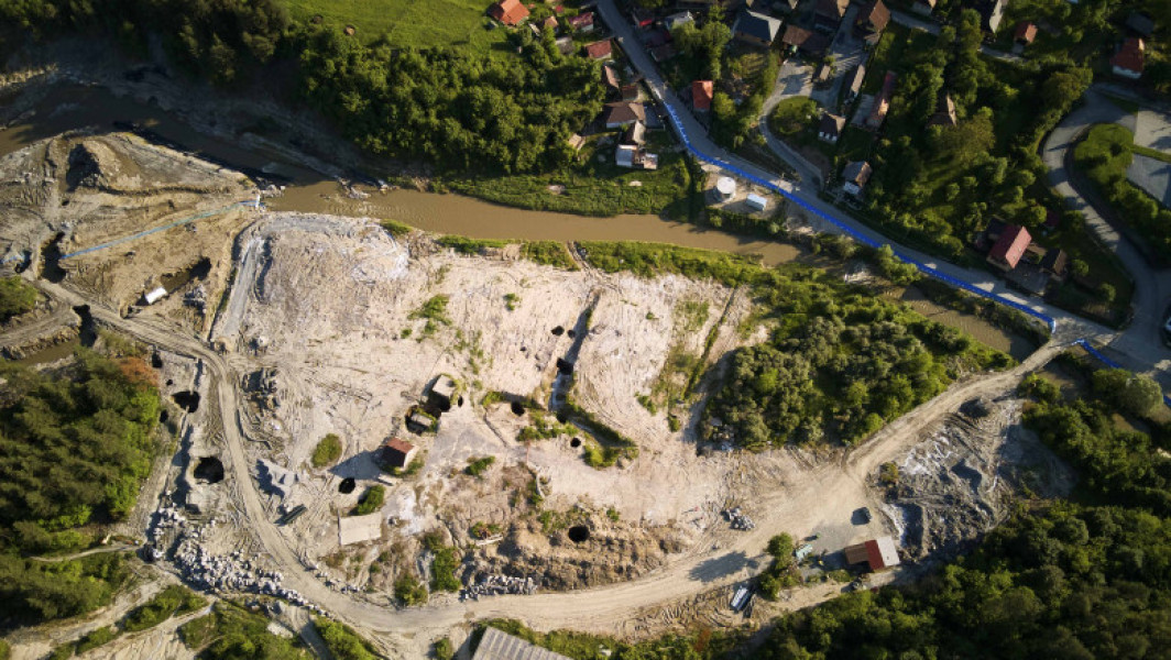 Specialiști internaționali caută soluții pentru evacuarea apei din galeriile inundate ale salinei Praid