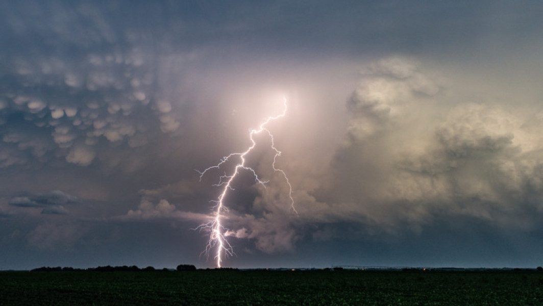 Avertizare de ploi torențiale emisă de meteorologi pentru mai multe județe din țară
