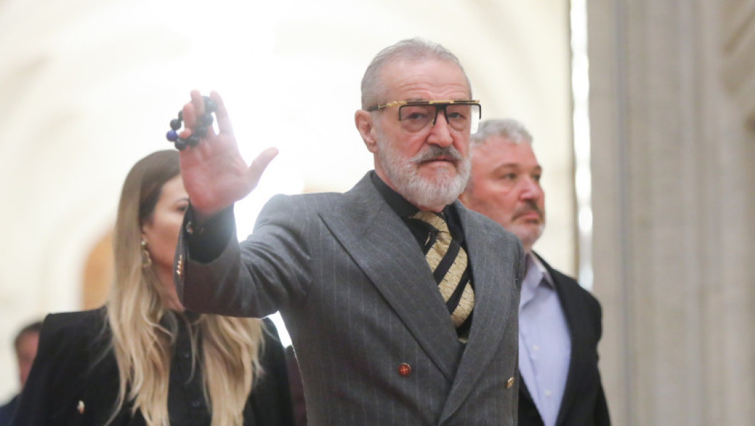 Patriarhul Daniel a interzis accesul lui George Becali la strana Catedralei Patriarhale