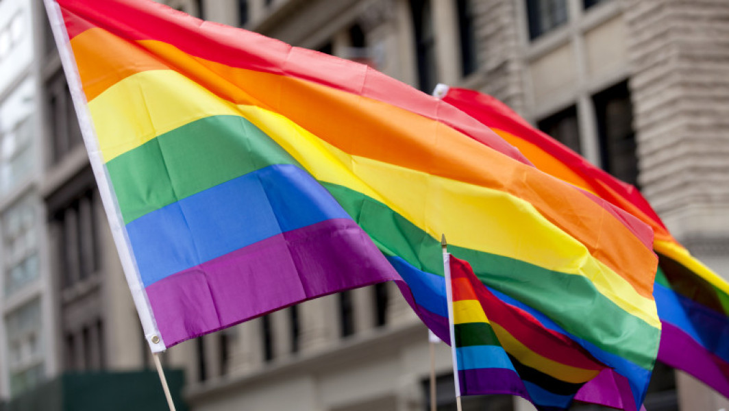 Marsul normalității și ediția aniversară Bucharest PRIDE au avut loc, sâmbătă, în Capitală, ambele evenimente fiind autorizate oficial. Potrivit digi24.ro, manifestarea pentru susținerea familiei formate din bărbat și femeie a început la ora 12:00 și s-a încheiat în jurul orei 17:00, traversând traseul de la Piața Victoriei până pe Dealul Mitropoliei.