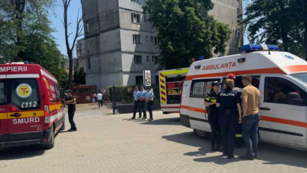 Copii răniți după ce tavanul unui loc de joacă s-a prăbușit în Botoșani