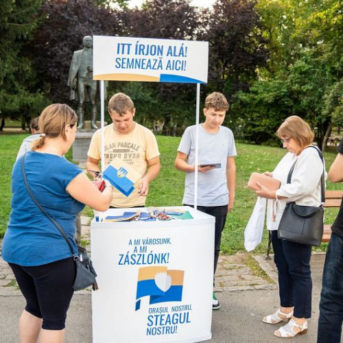 Colecta de semnături pentru susţinerea steagului oraşului Sfântu Gheorghe, în stil door-to-door