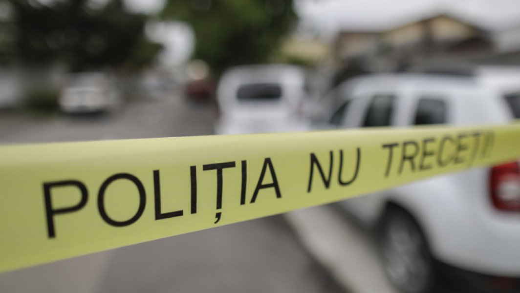 Video Caz șocant în județul Timiș: soţ şi soţie, găsiți morți în curtea casei, cu urme de violență pe corp. Poliția a deschis anchetă