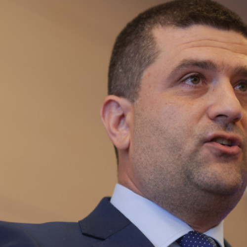 Ministrul Radu Miruță reintroduce obligaţia ca persoanele care intră într-o fabrică de armament să fie autorizate de minister