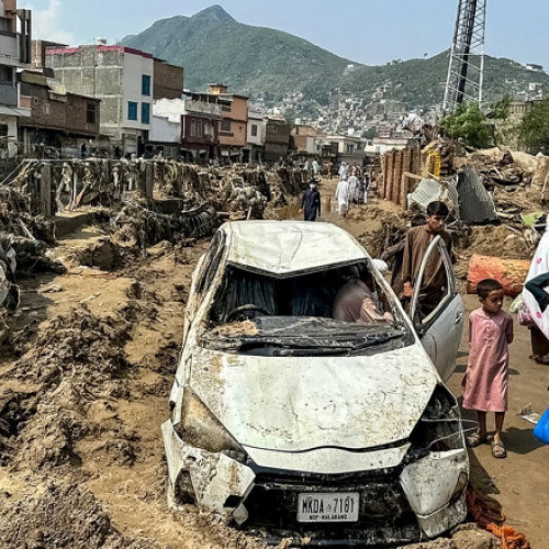 Video&Foto Inundații devastatoare în Pakistan: cel puțin 321 de persoane au murit în ultimele 48 de ore. A fost declarată stare de dezastru