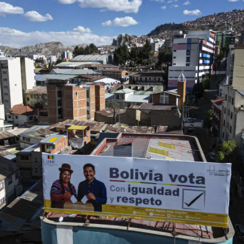 Alegeri în Bolivia: țara își alege noul președinte, iar dreapta pare să fie favorită, după decenii de socialism