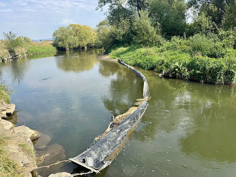 TEGA gestionează baraj plutitor pe Olt, în Sfântu Gheorghe, pentru PET-uri