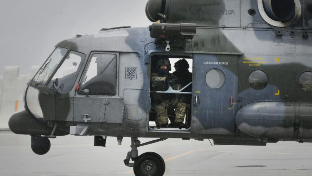 NATO își întărește flancul estic: Cehia trimite elicoptere militare în Polonia după incidentele cu drone rusești