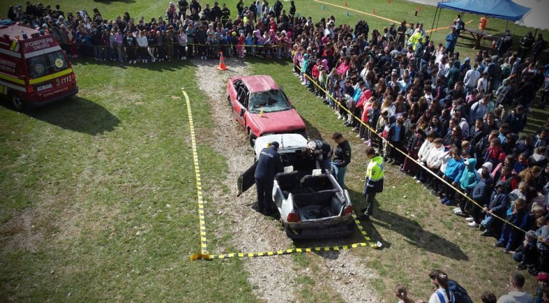 Simulare de accident rutier pentru copii organizată la Întorsura Buzăului