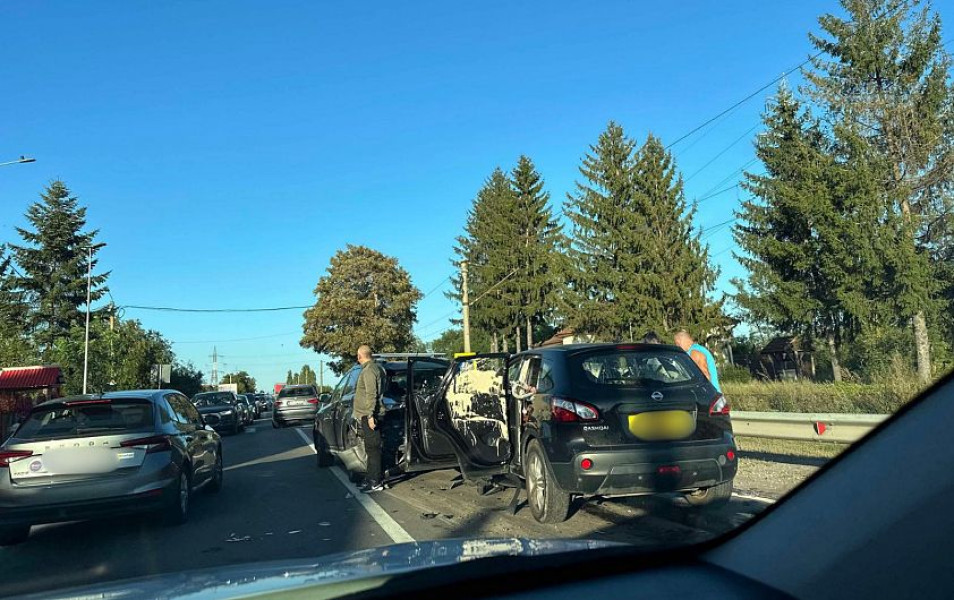 Patru mașini implicate într-un accident pe DN11 la Chichiș