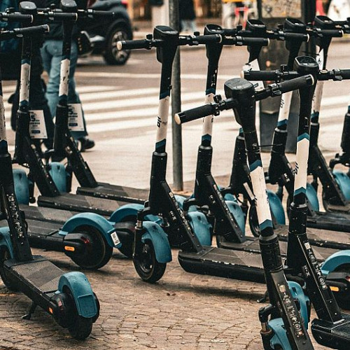 Plenul Camerei Deputaților adoptă legea RCA pentru trotinete și biciclete electrice