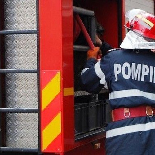 Un bărbat în vârstă ajuns la spital în stare stabilă, după un incendiu pornit de la tigaie în apartamentul din Sfântu Gheorghe