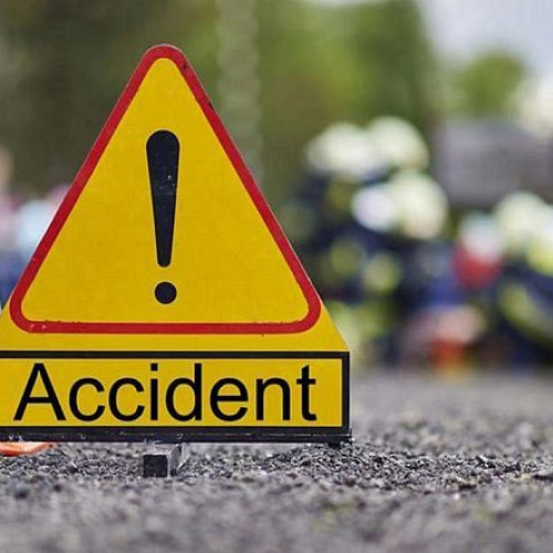 Accident pe DN 12: Un sofer de 52 de ani a intrat cu masina in sant